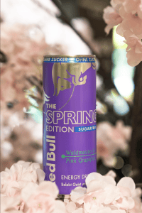 Red Bull Spring Edition 2025 Energydrink in pink grapefruit flavor.