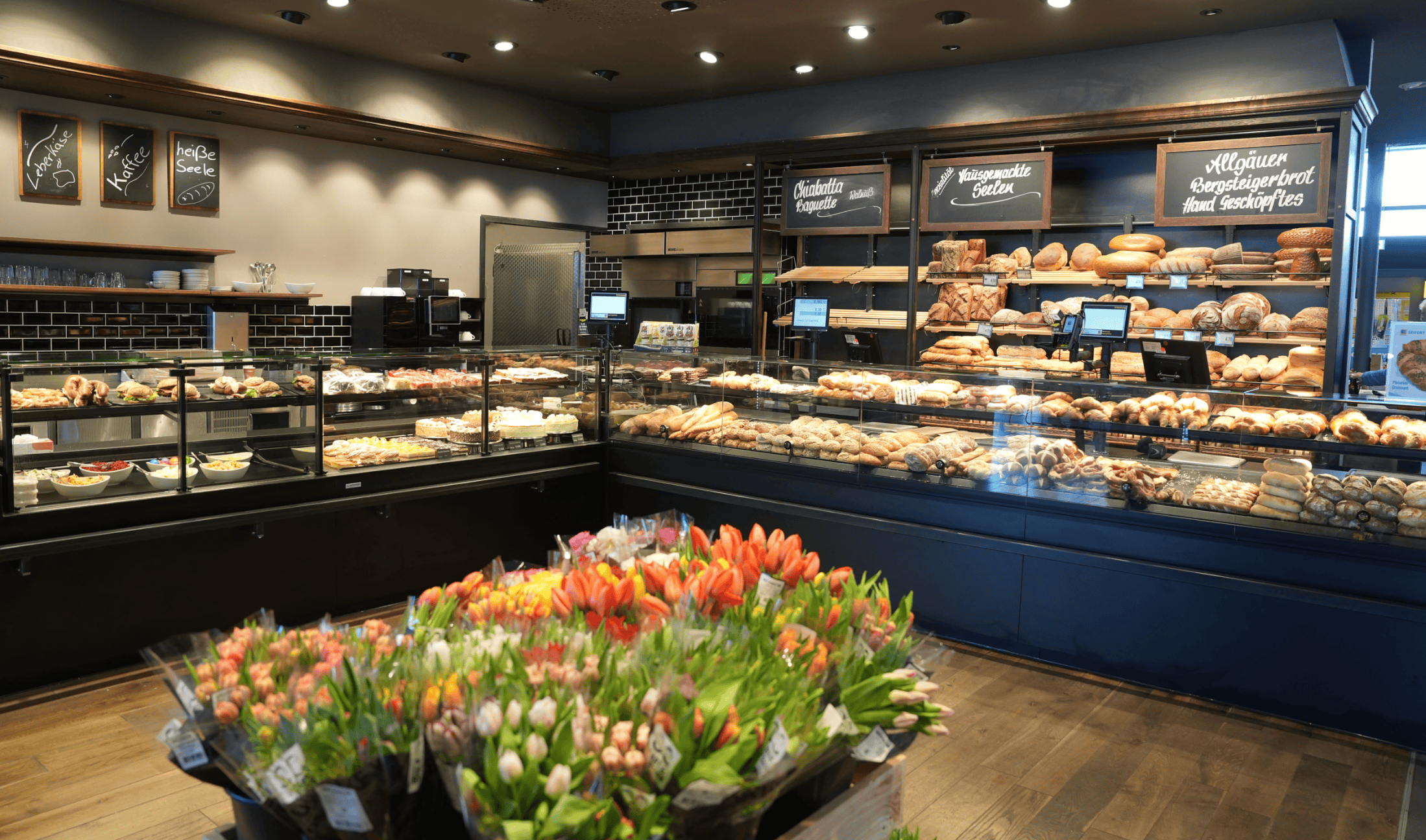 Bäckereitheke im Bodenseemarkt EDEKA Seifert in Kressbronn